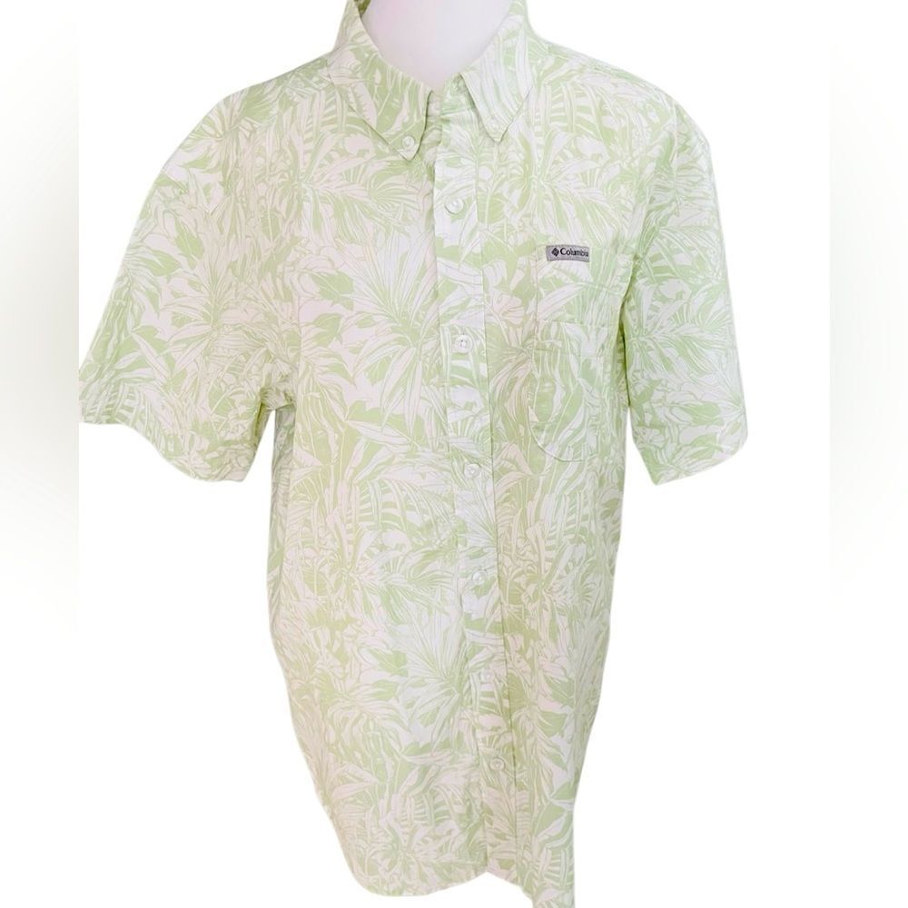 Columbia Men's Rivermont Short Sleeve Shirt Mint Palm Print size M.